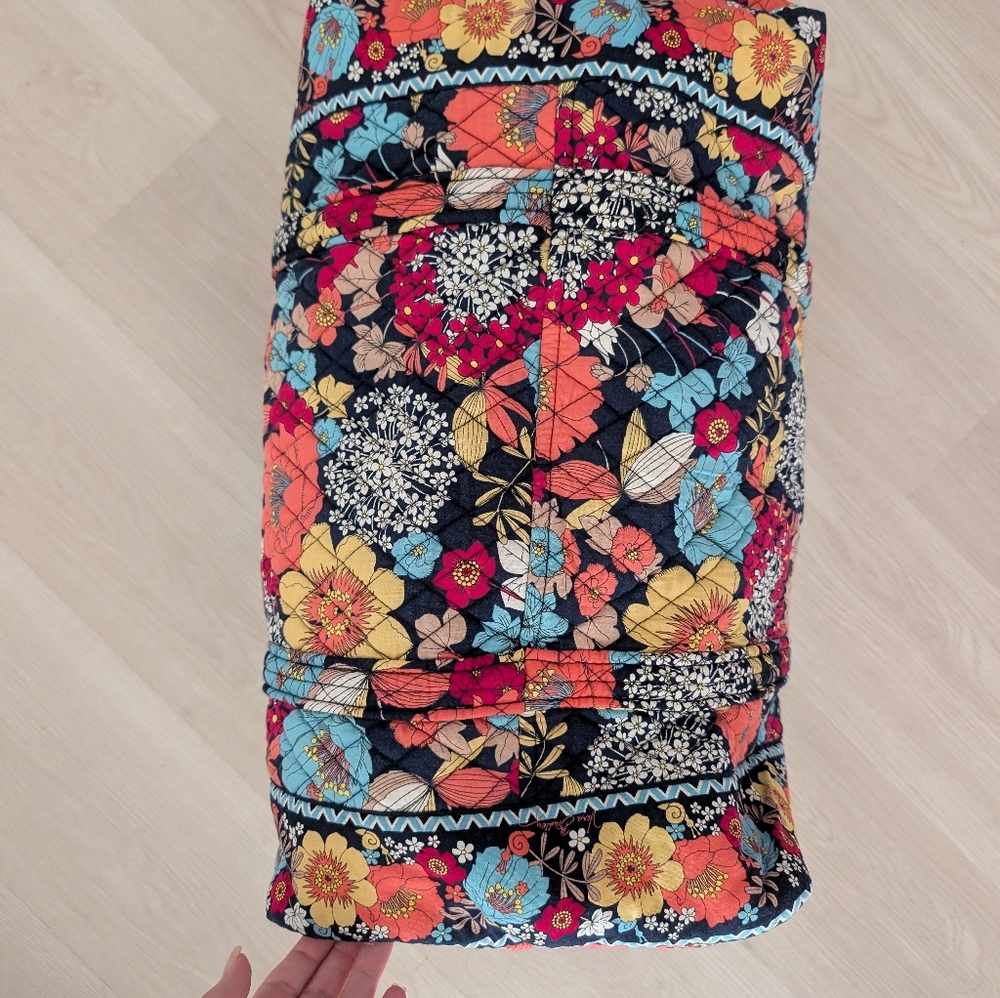 Vera Bradley Medium Duffle Excellent Happy Snails - Picture 12 of 13